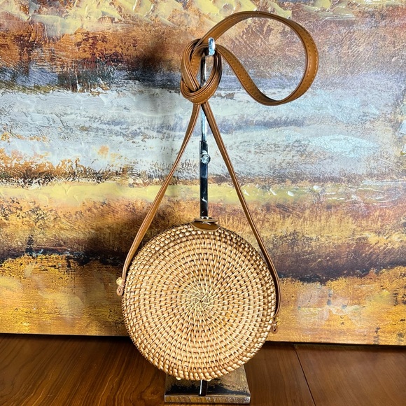 Summer Rose Circular Rattan Crossbody Purse
Great Condition - Picture 3 of 10